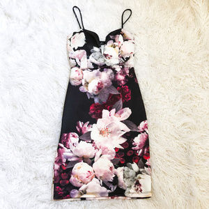 🔥SALE! Fitted Sexy Floral Dress Small